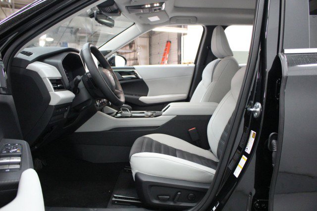 New 2026 Mitsubishi Outlander SE image 6