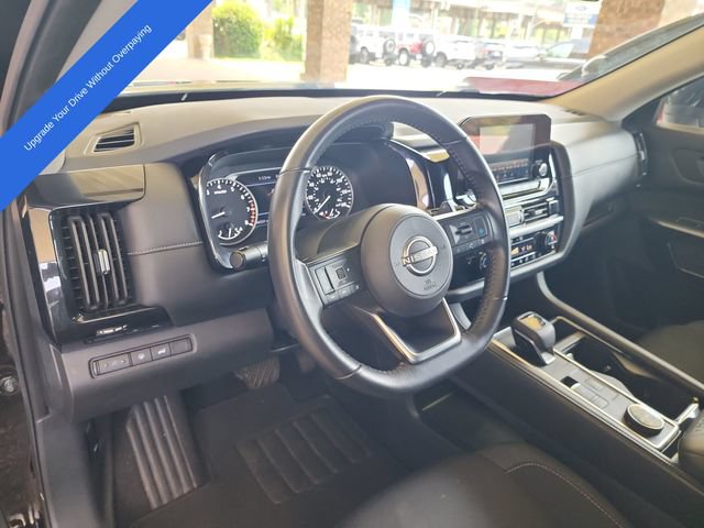 Used 2025 Nissan Pathfinder SV AWD/4WD image 11