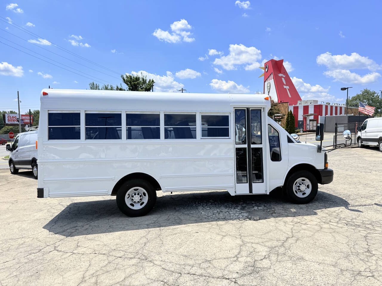 Used 2000 Chevrolet Express 3500 RWD image 2