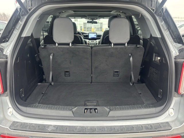 Used 2022 Ford Explorer XLT w/ Equipment Group 202A image 9