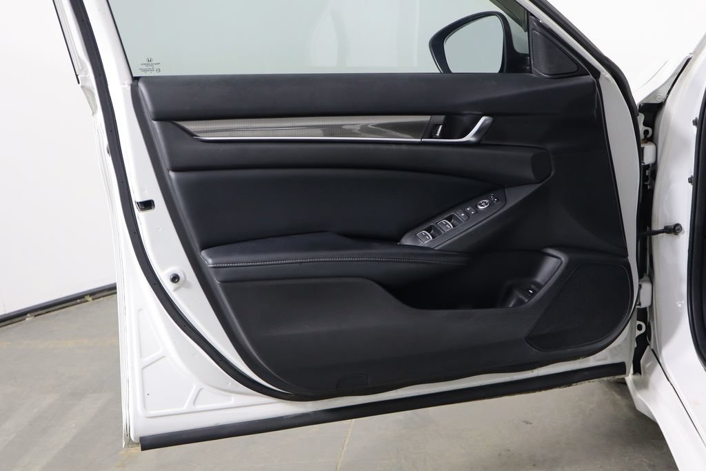 Used 2018 Honda Accord Sport image 17