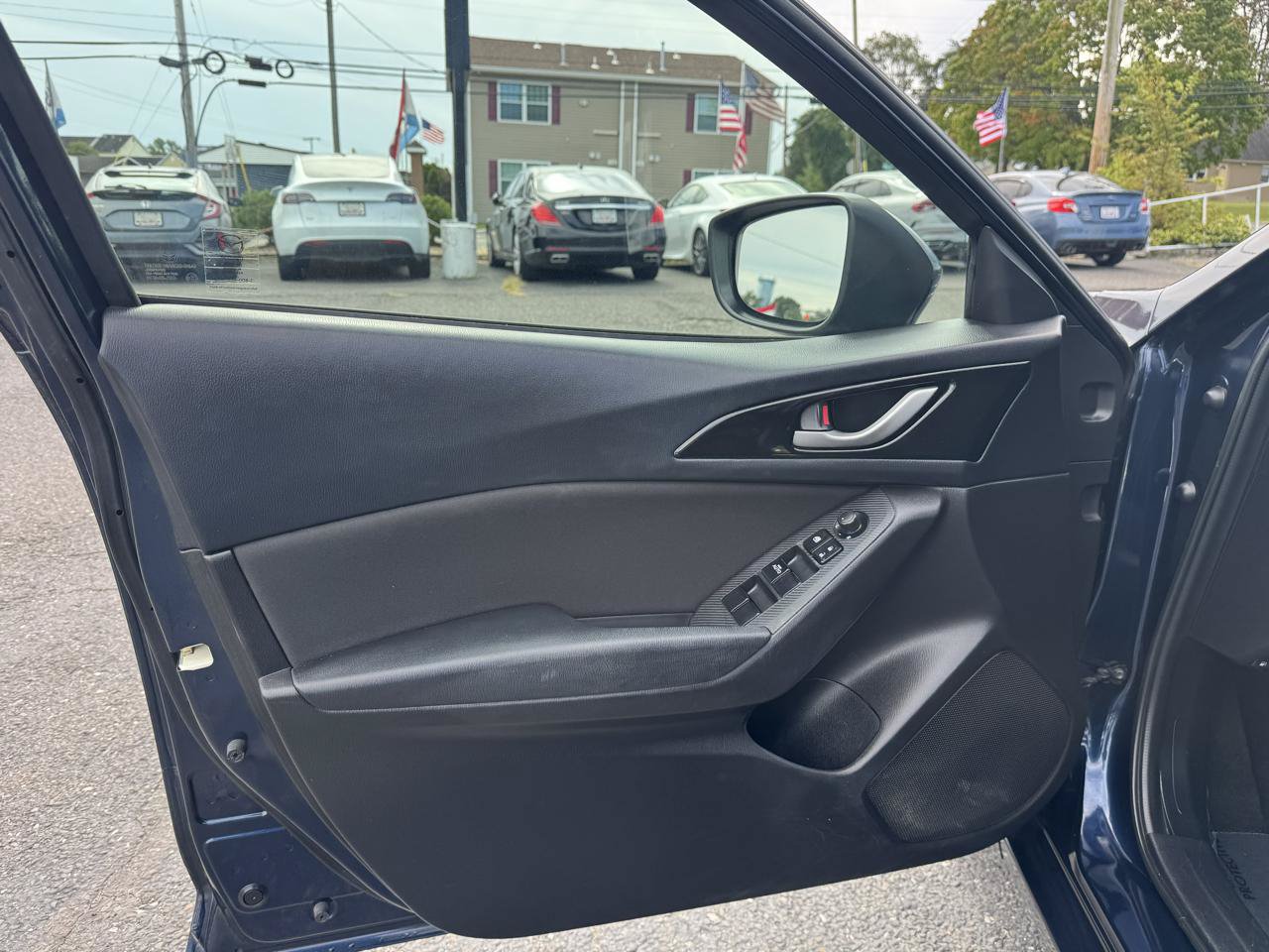Used 2015 MAZDA MAZDA3 i Sport FWD image 9