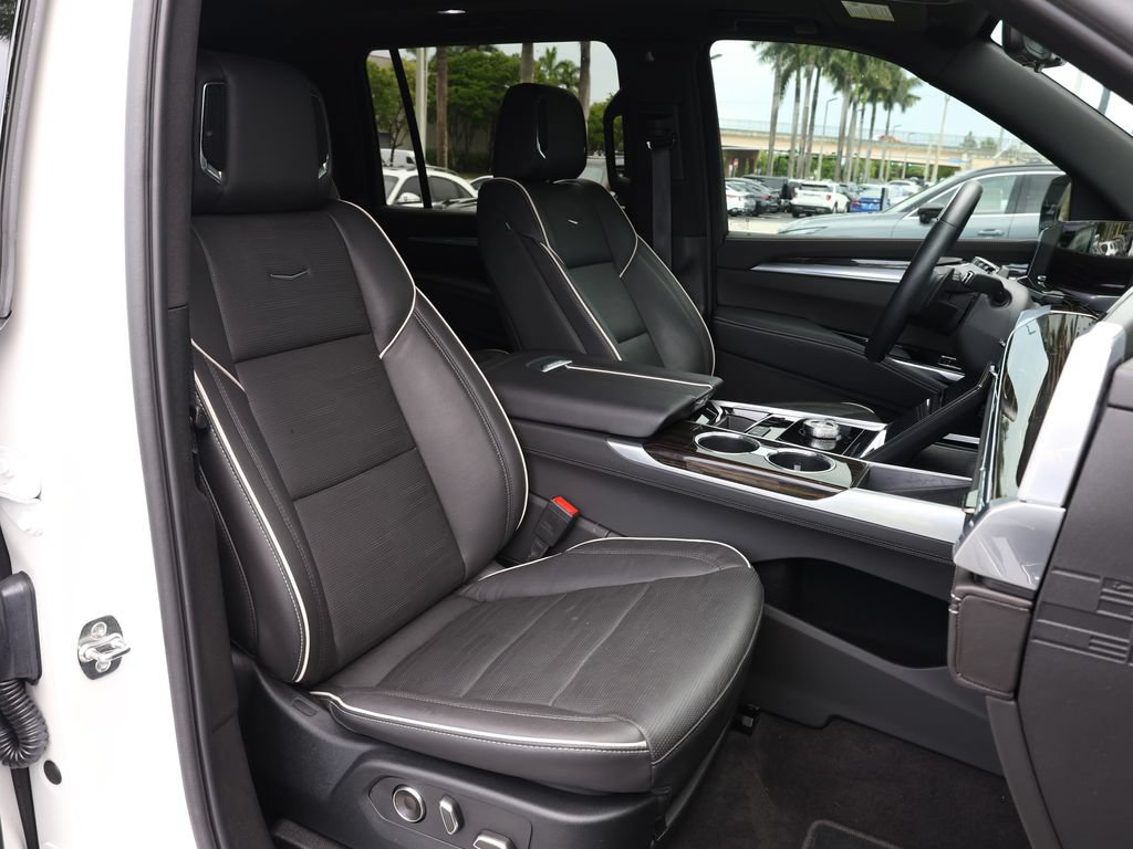 Used 2025 Cadillac Escalade ESV Premium Luxury w/ LPO, Floor Liner Package AWD/4WD image 26