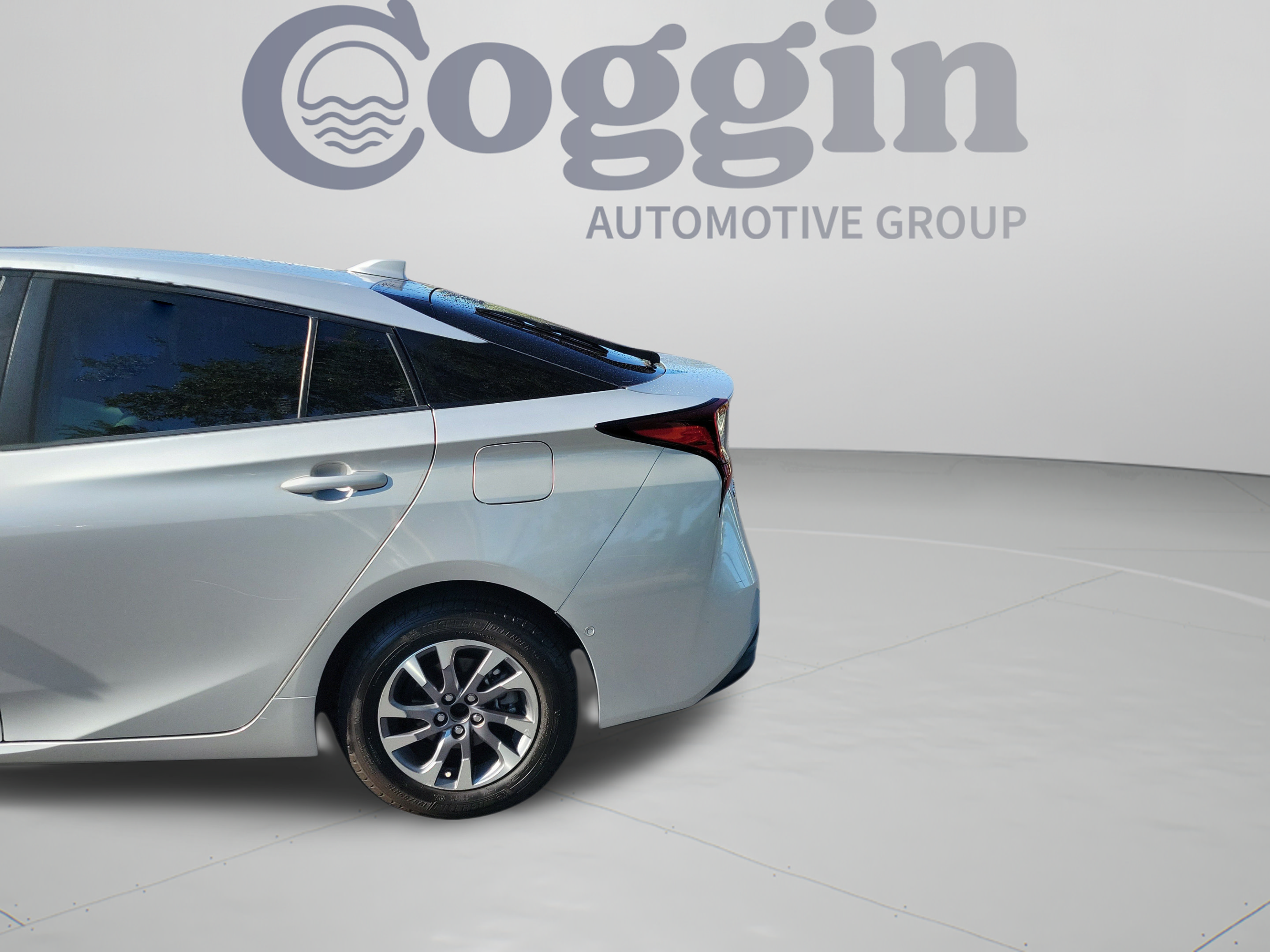 Used 2020 Toyota Prius Limited w/ Premium Convenience Package FWD image 30