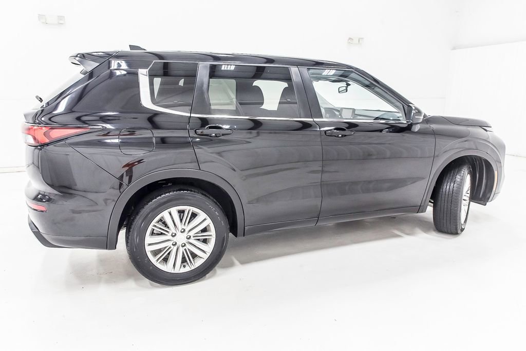Used 2024 Mitsubishi Outlander ES image 8