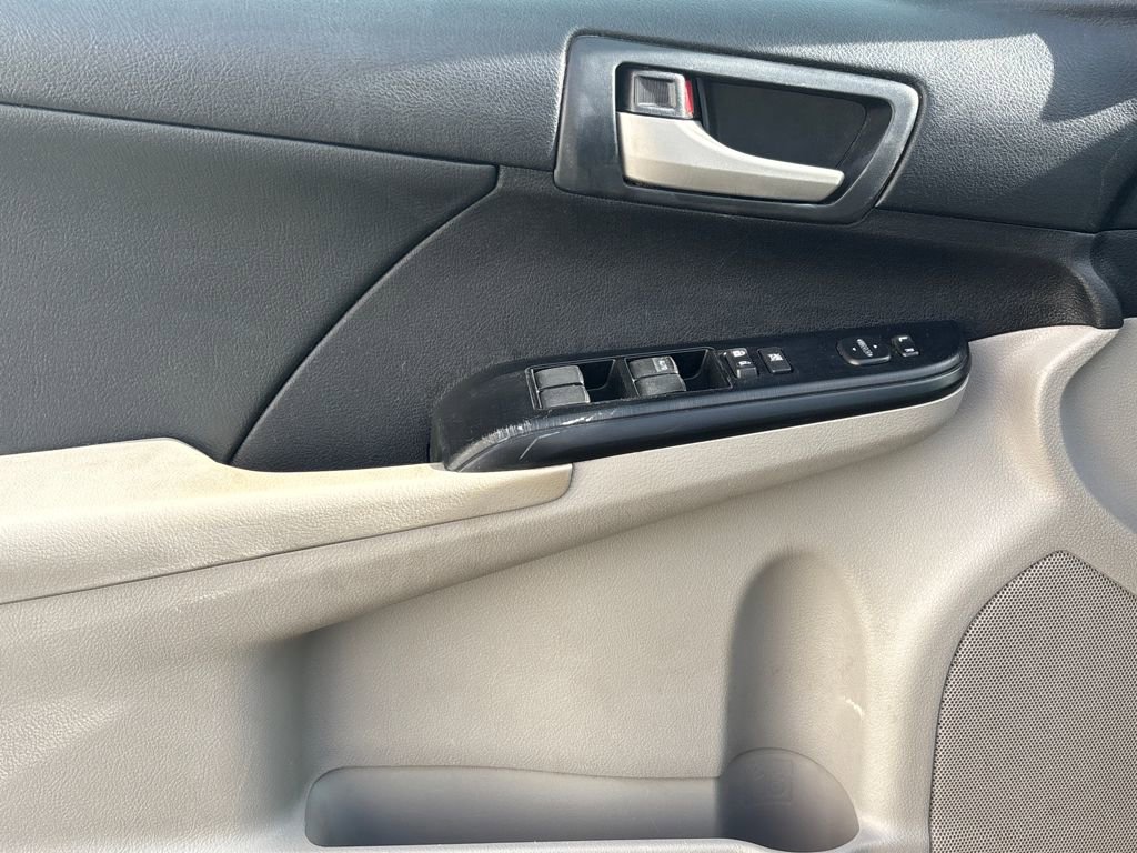Used 2014 Toyota Camry LE image 6