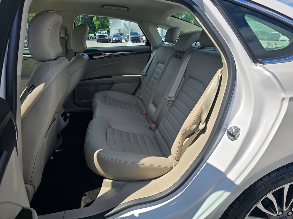 Used 2017 Ford Fusion SE w/ Fusion SE Technology Package FWD image 25