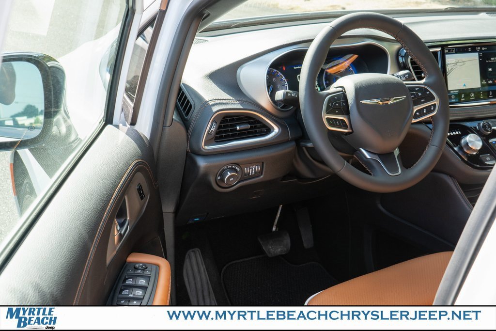 New 2026 Chrysler Pacifica Pinnacle image 16