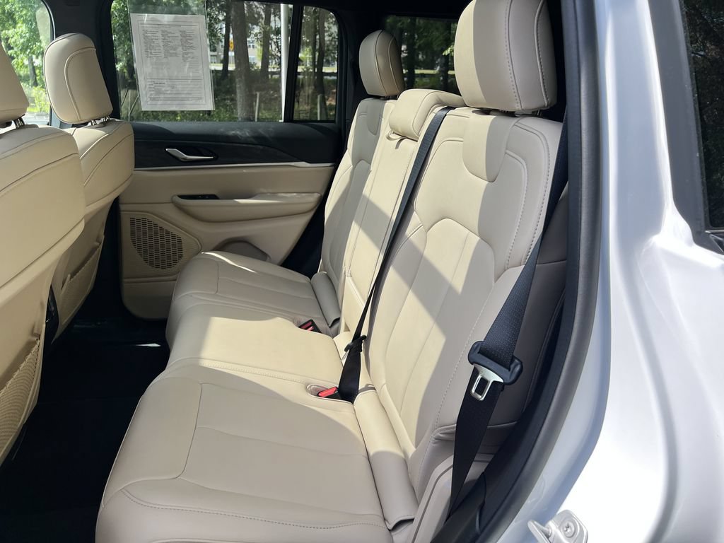 Certified 2025 Jeep Grand Cherokee Limited AWD/4WD image 17