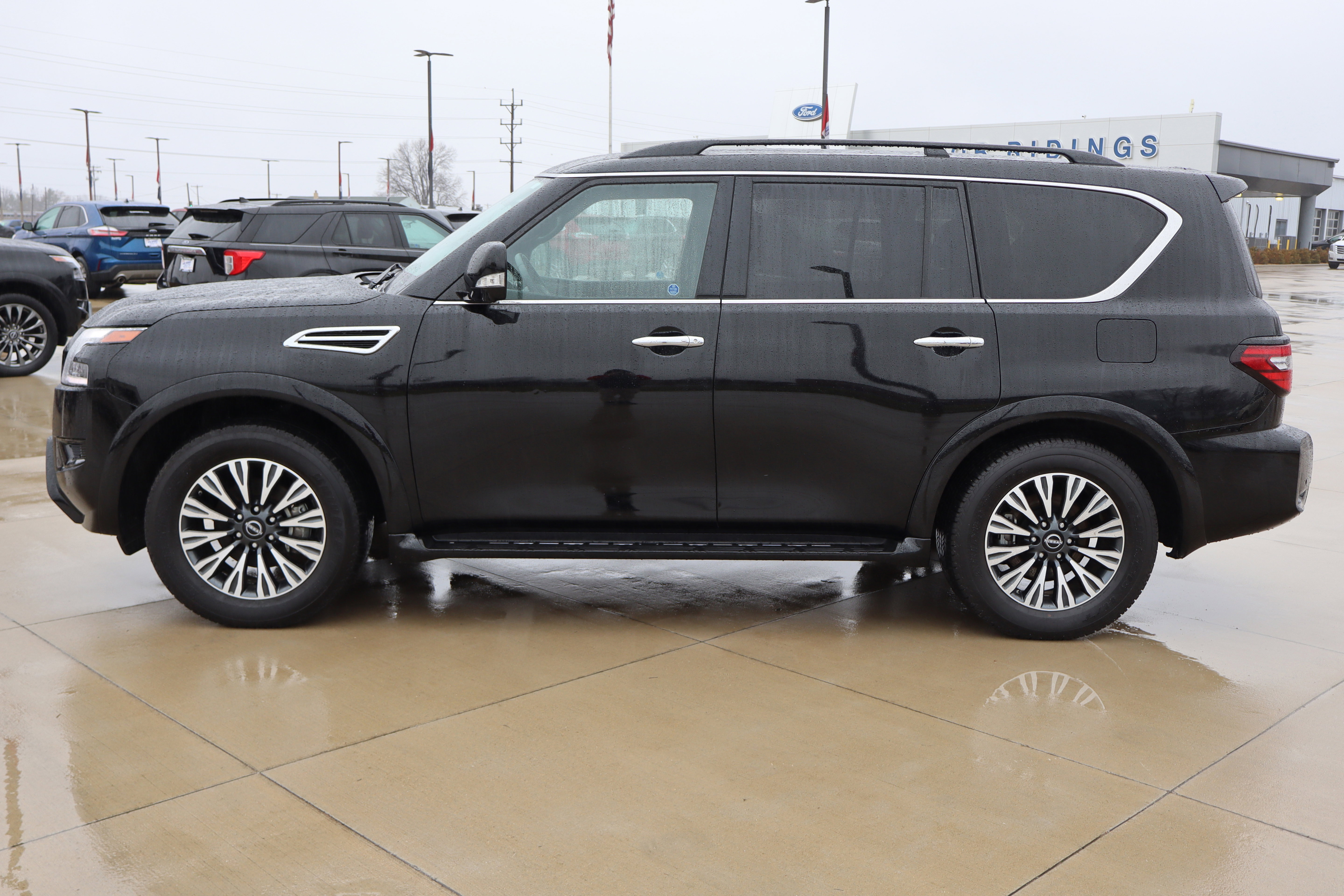 Used 2024 Nissan Armada SL w/ Midnight Edition Package image 9