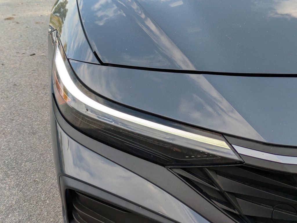 Used 2024 Hyundai Elantra SEL image 11