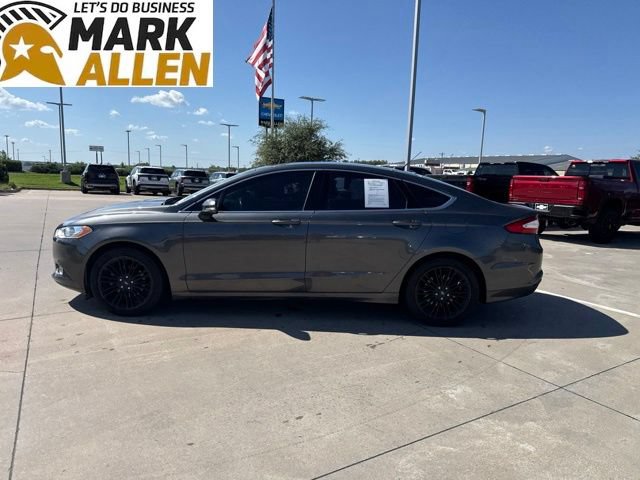 Used 2016 Ford Fusion SE w/ Equipment Group 202A FWD image 3