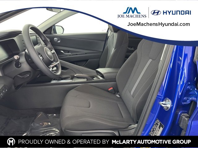 Used 2025 Hyundai Elantra SE image 25