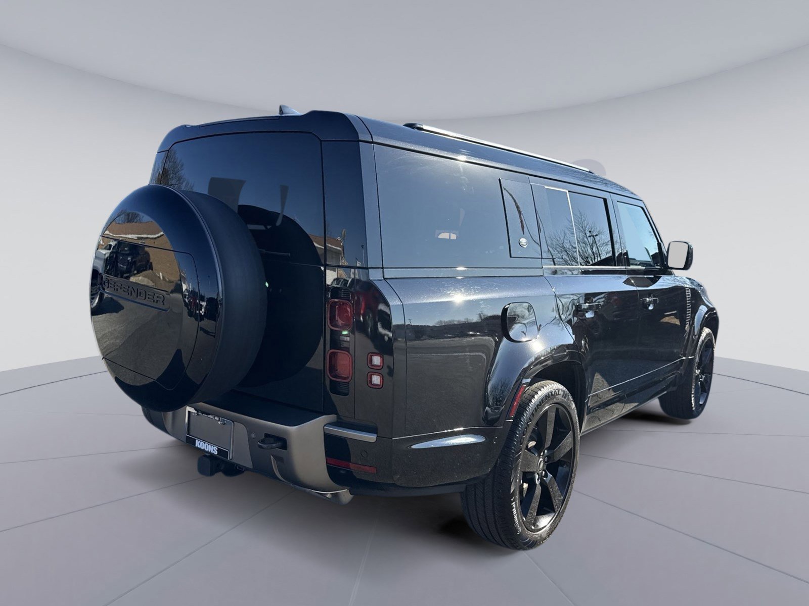 Used 2024 Land Rover Defender 130 X-Dynamic SE image 7