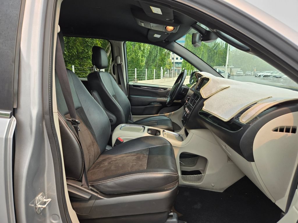 Used 2019 Dodge Grand Caravan SXT FWD image 11