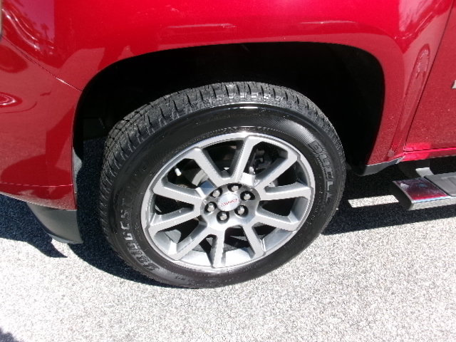 Used 2021 GMC Canyon Denali RWD image 9