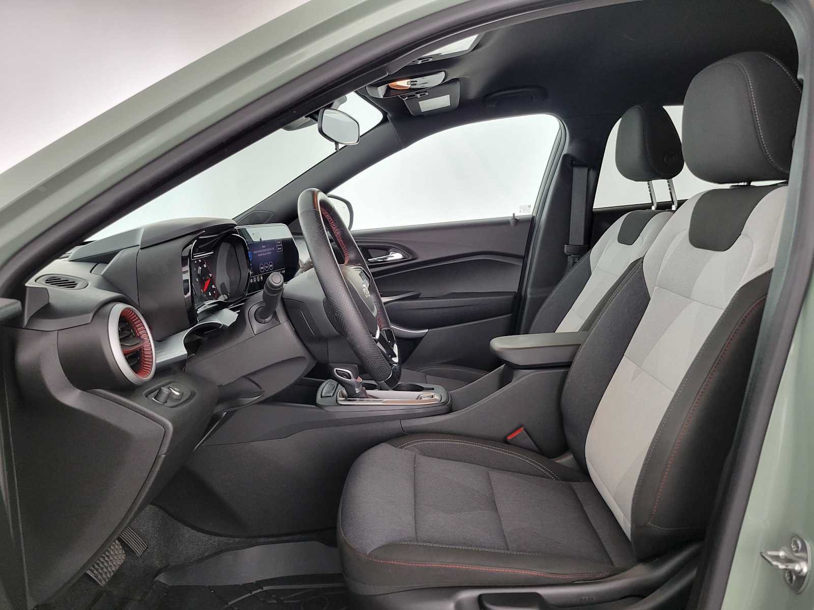 Used 2024 Chevrolet Trax RS FWD image 20