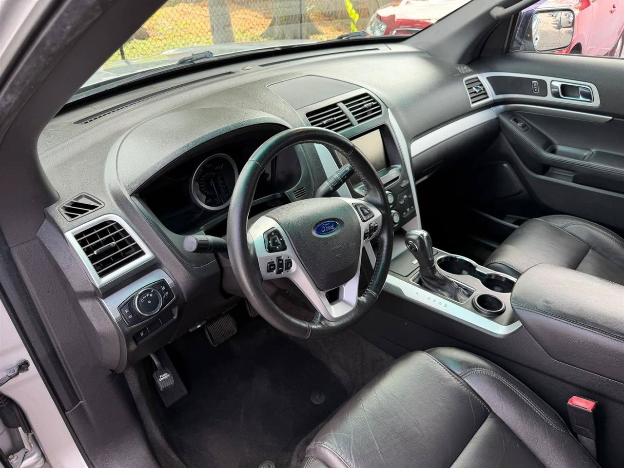 Used 2015 Ford Explorer XLT w/ Equipment Group 202B FWD image 20