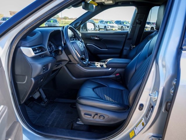 Used 2022 Toyota Highlander XSE image 16