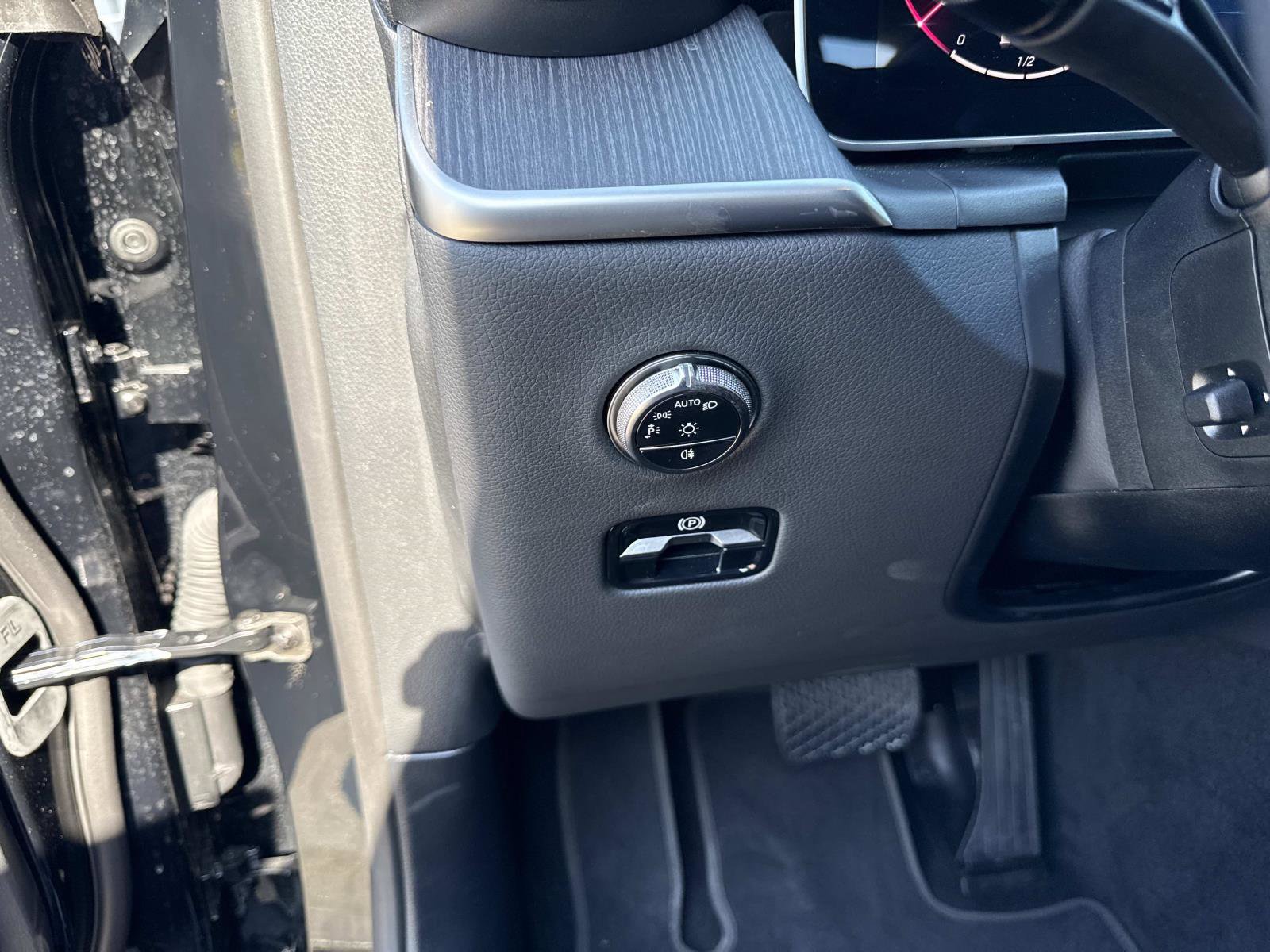 Used 2025 Mercedes-Benz GLC 300 image 33