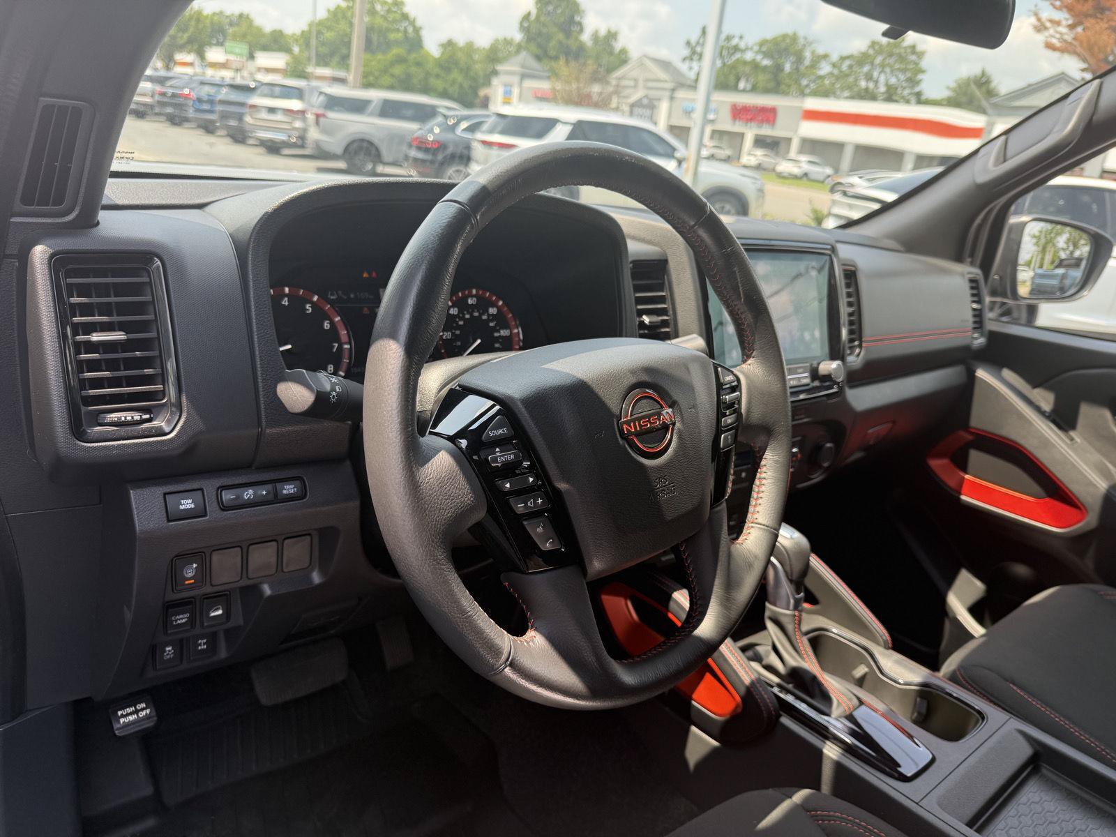 Used 2024 Nissan Frontier PRO-4X w/ Technology Package AWD/4WD image 39