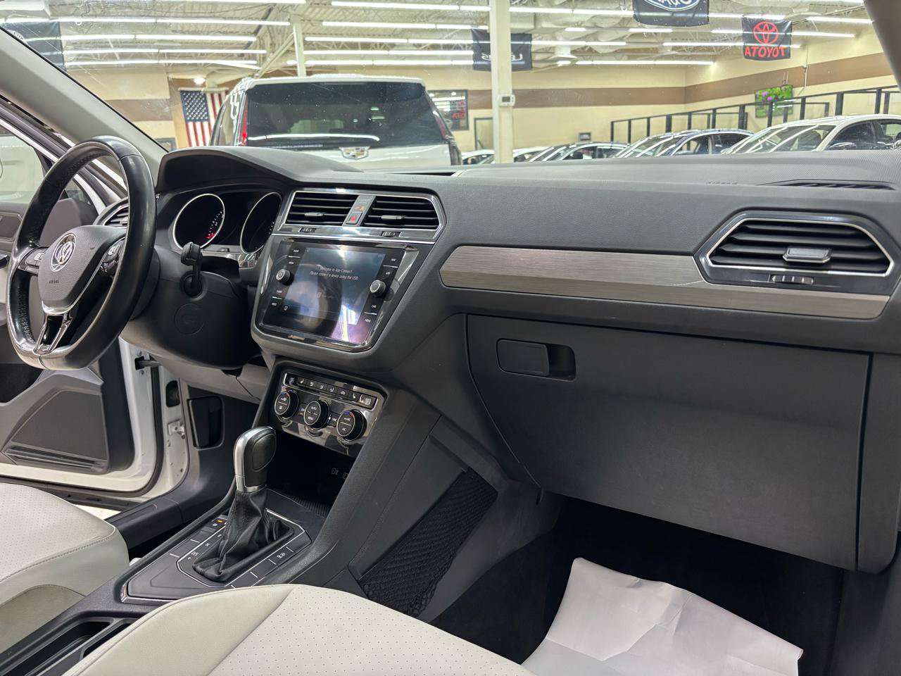 Used 2018 Volkswagen Tiguan SEL FWD image 41