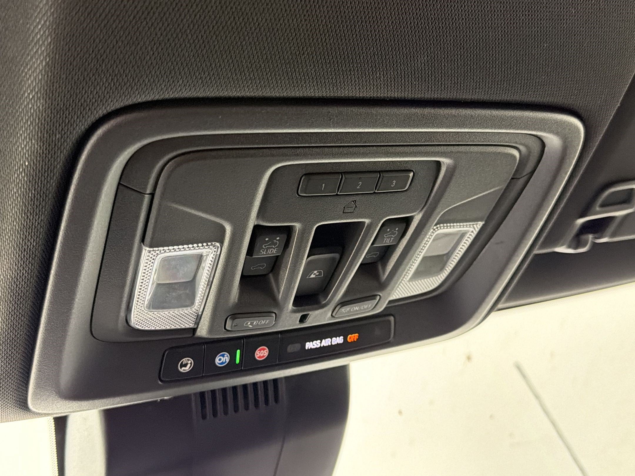 Used 2024 Chevrolet Silverado 2500 High Country w/ High Country Premium Package AWD/4WD image 19