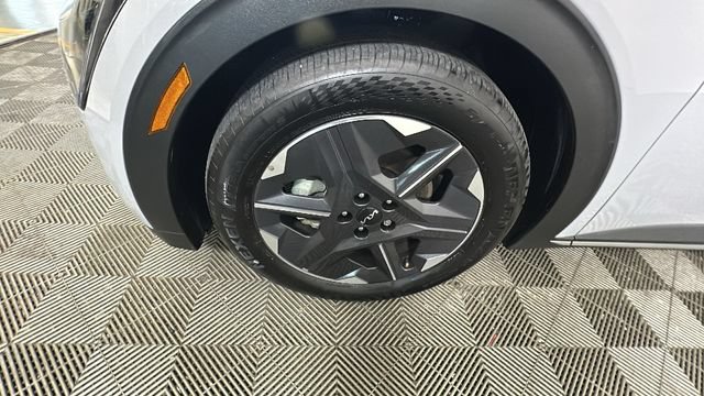Used 2025 Kia EV6 Light AWD/4WD image 9