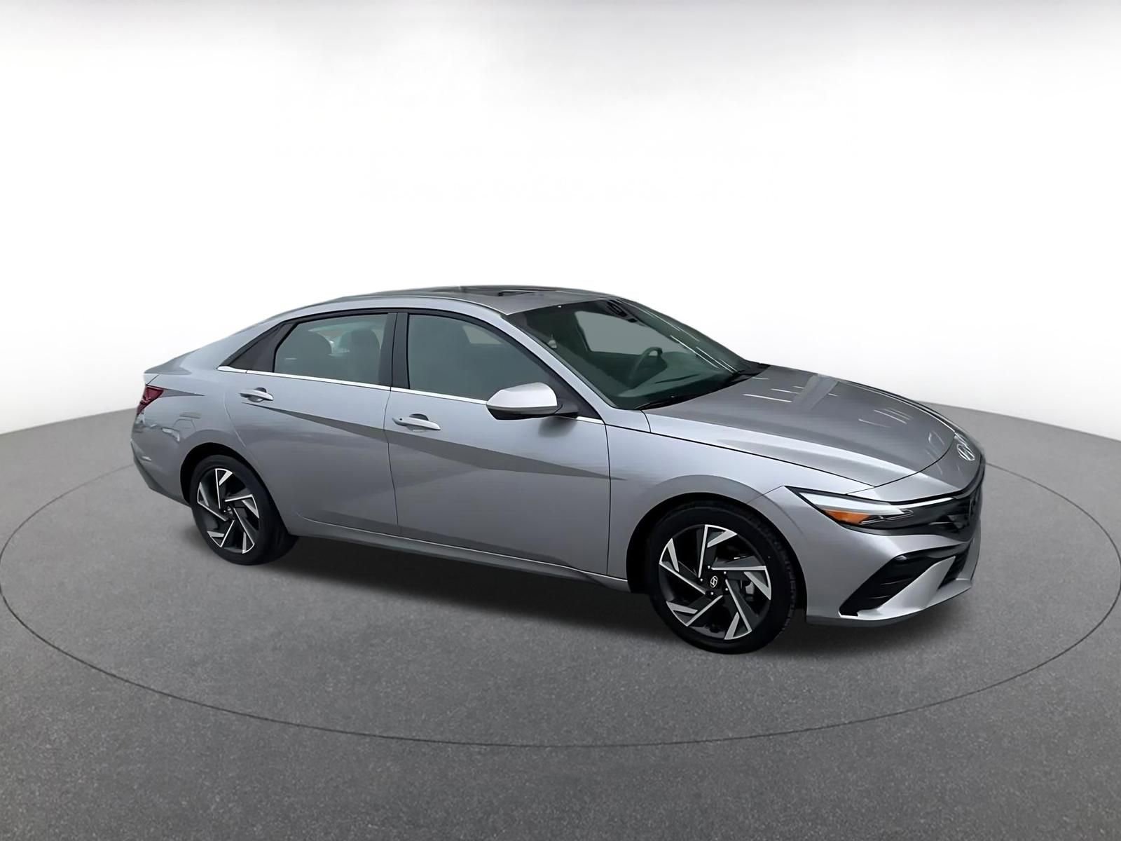 Used 2025 Hyundai Elantra SEL image 2