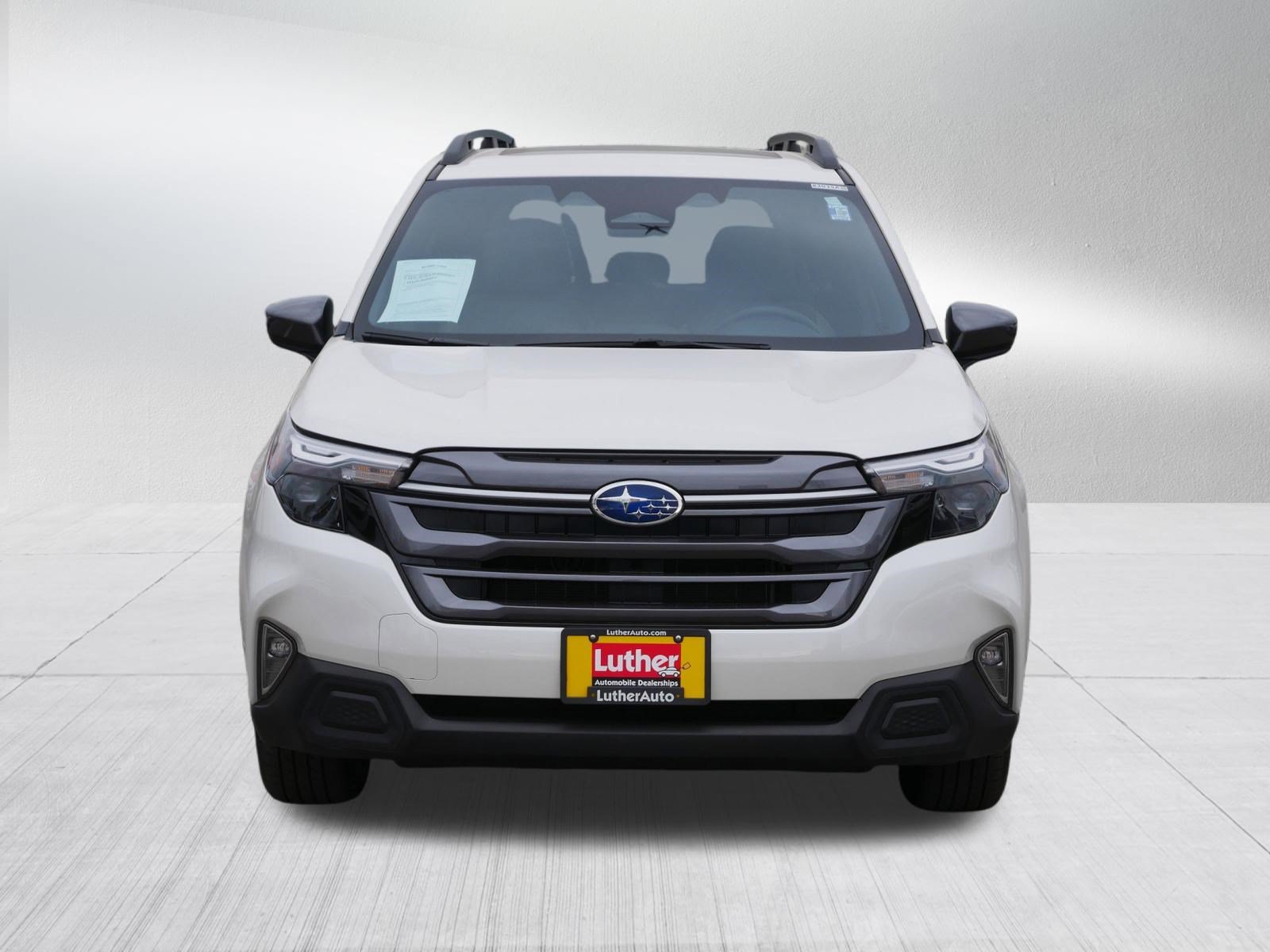 Used 2025 Subaru Forester Premium AWD/4WD image 2