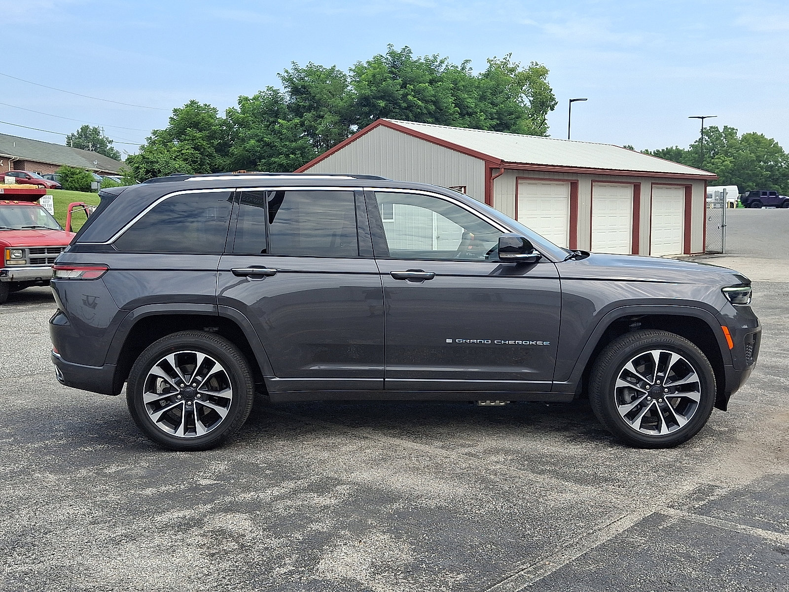 Used 2024 Jeep Grand Cherokee Overland w/ Trailer Tow Package image 13