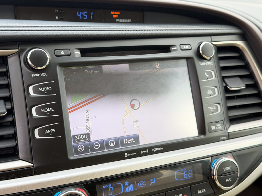 Used 2016 Toyota Highlander XLE AWD/4WD image 30