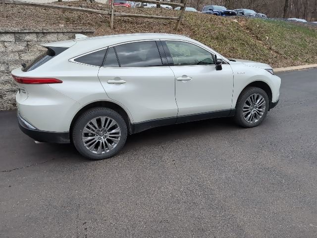 Used 2021 Toyota Venza Limited image 3