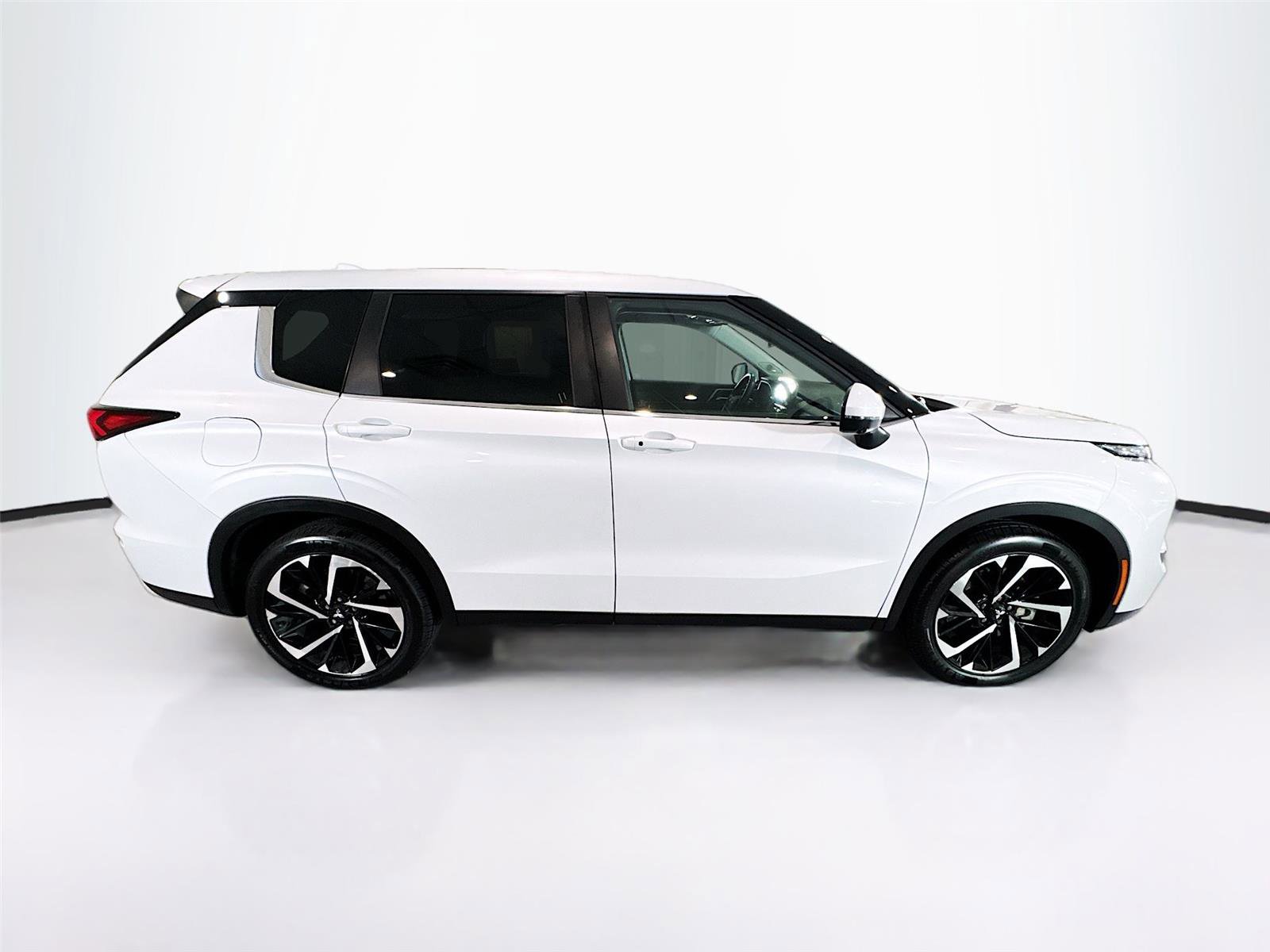 Used 2024 Mitsubishi Outlander SE FWD image 33