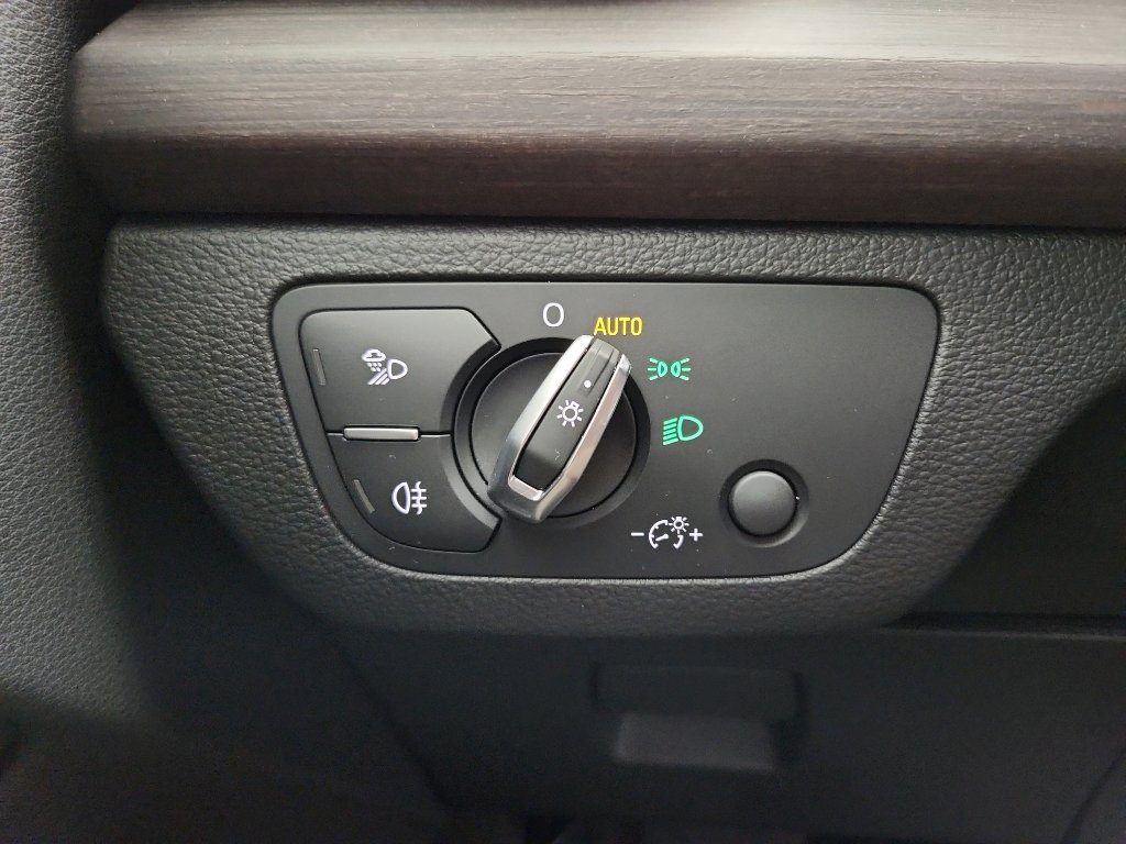 Used 2023 Audi Q5 2.0T Premium w/ Convenience Package image 14