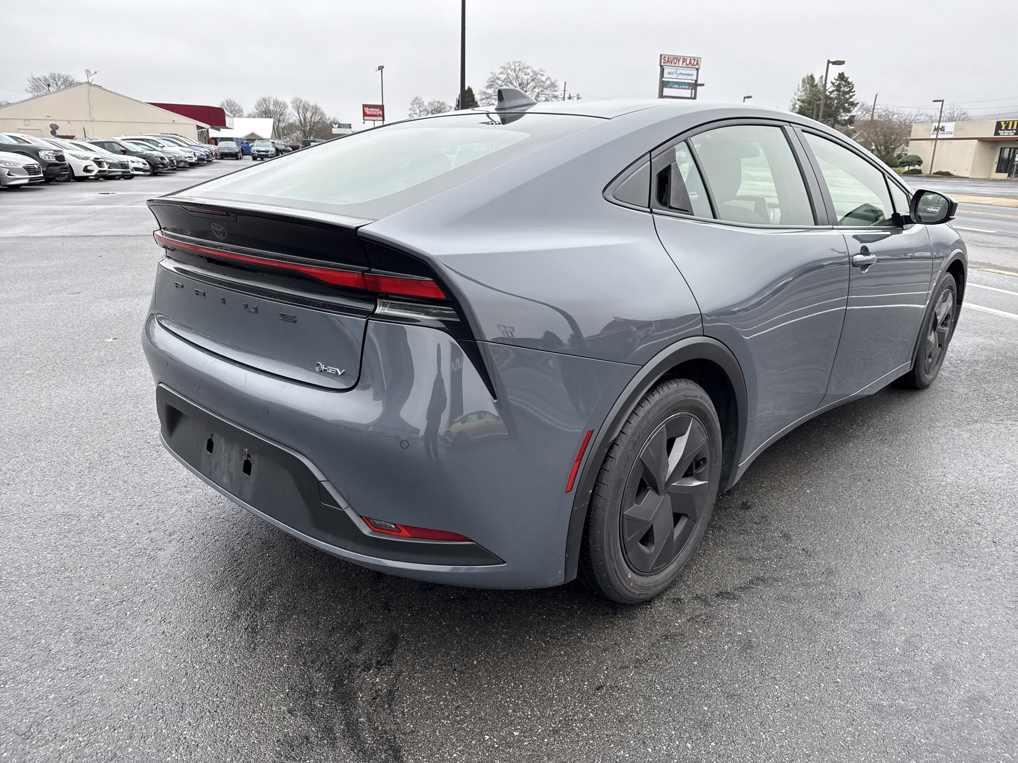 Used 2024 Toyota Prius LE FWD image 3
