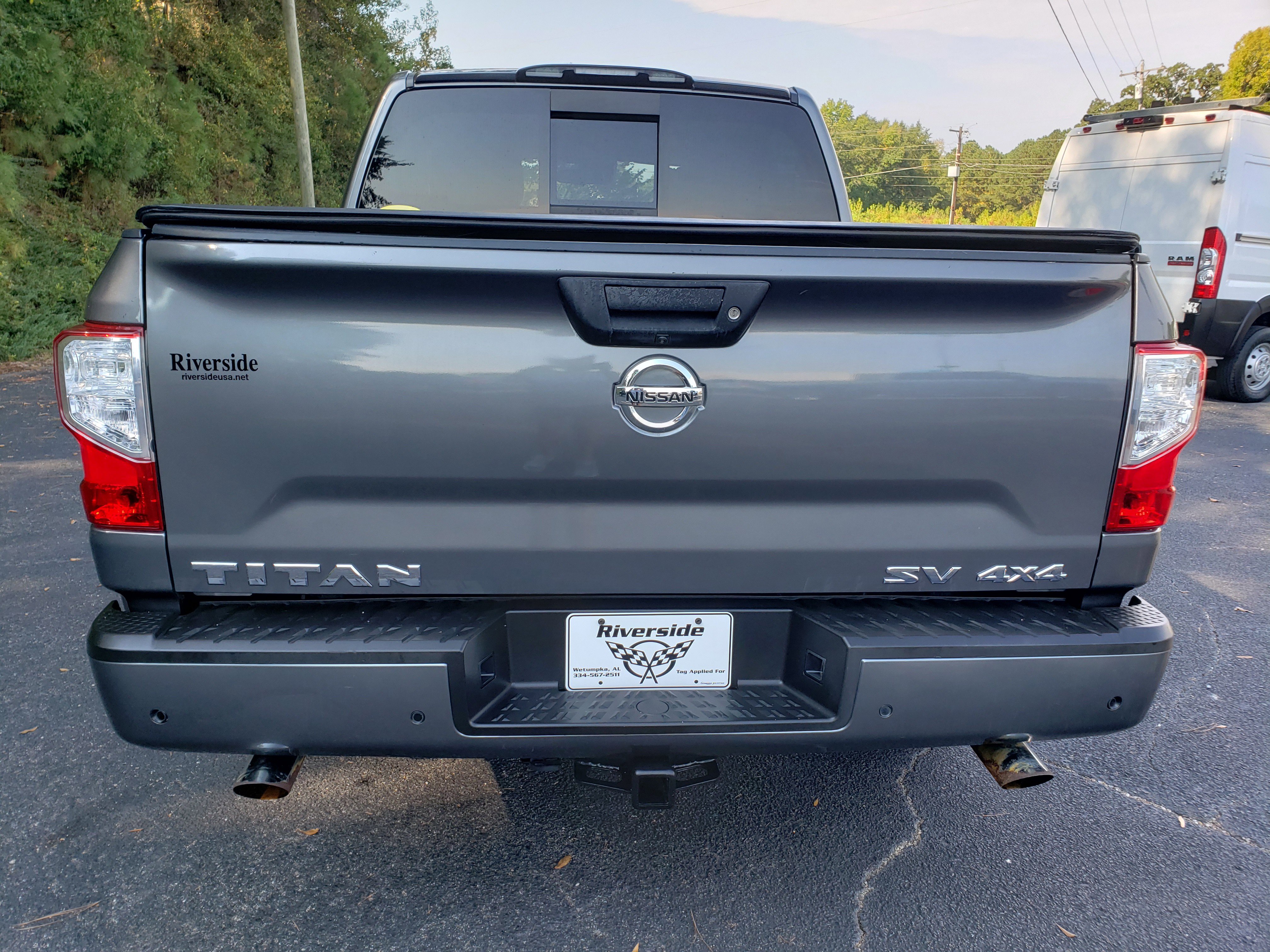 Used 2021 Nissan Titan SV w/ SV Convenience Package image 8