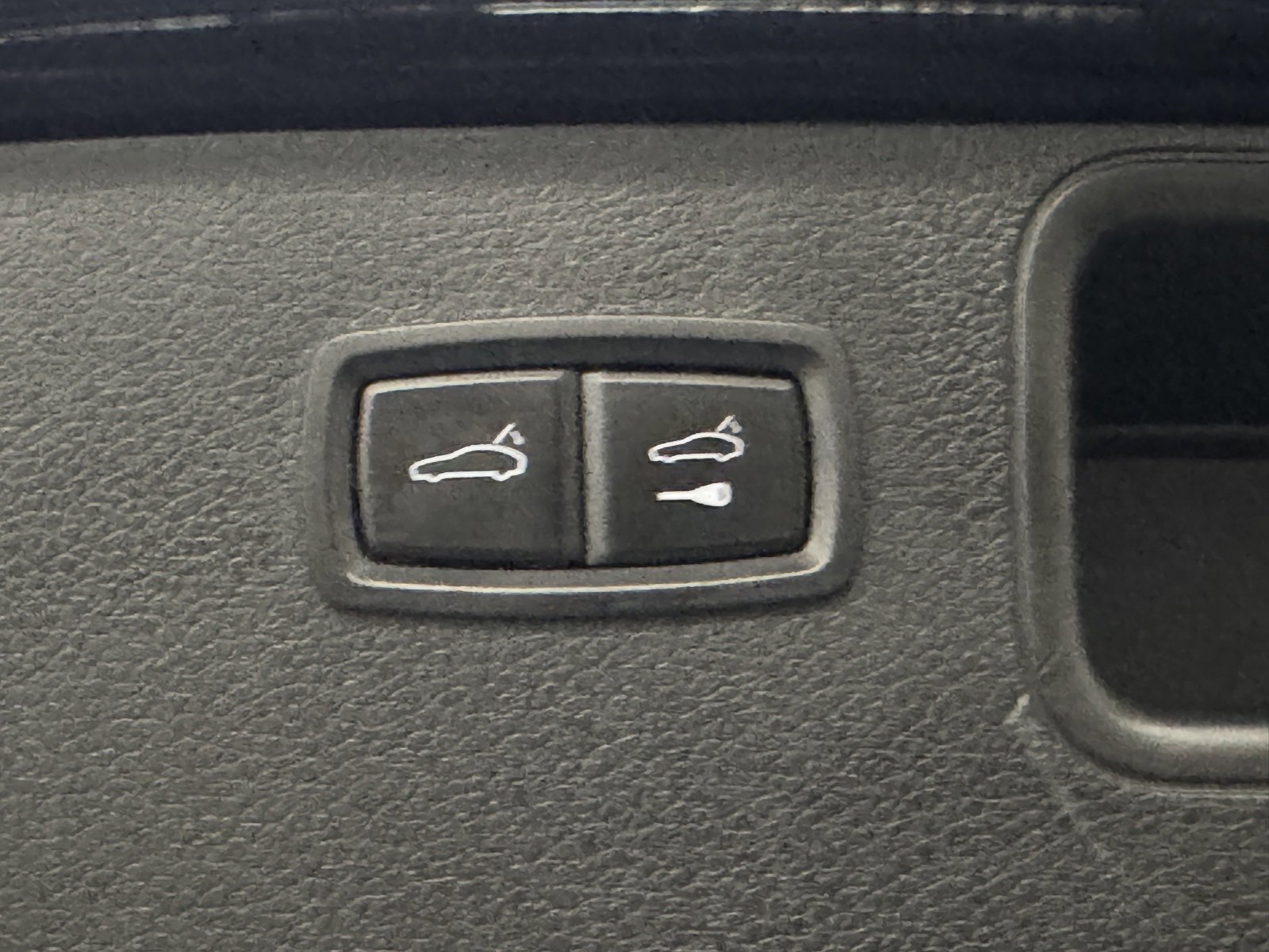 Used 2019 Porsche Macan Base image 16