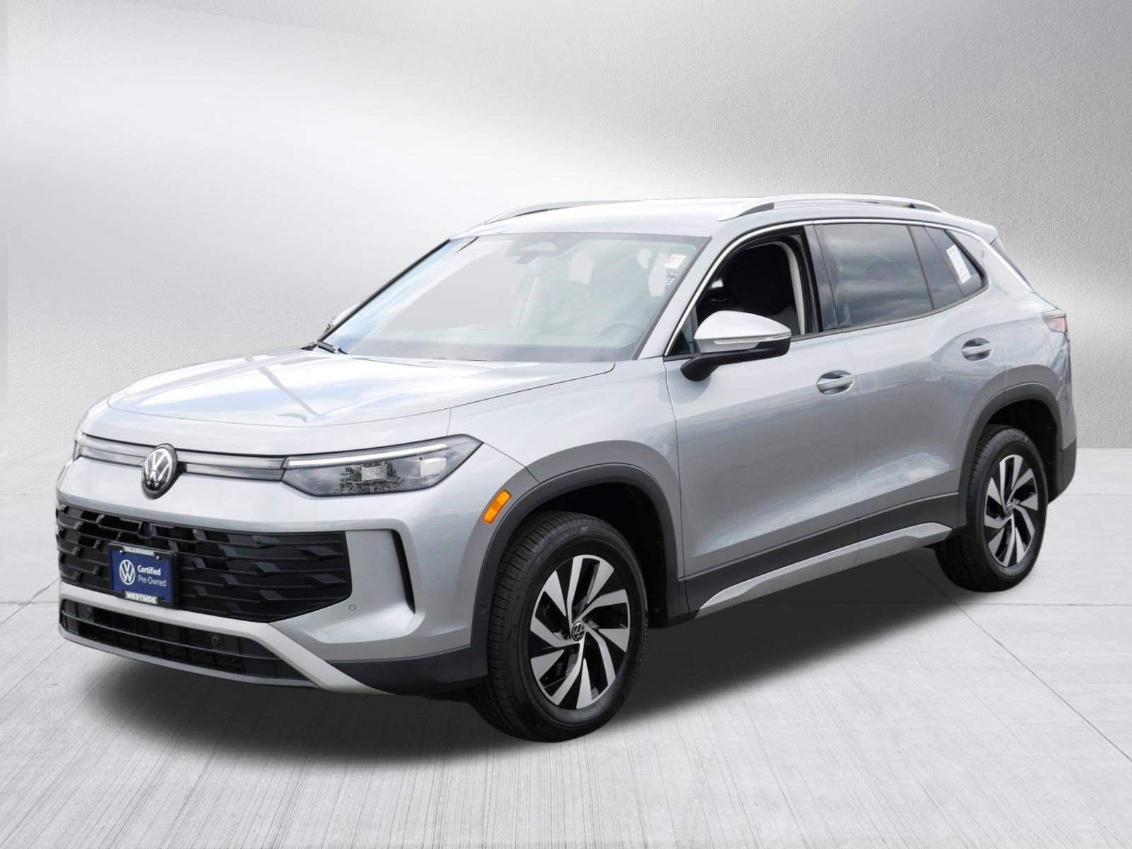 Certified 2025 Volkswagen Tiguan S AWD/4WD image 3