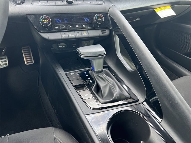Certified 2025 Hyundai Elantra SEL image 18