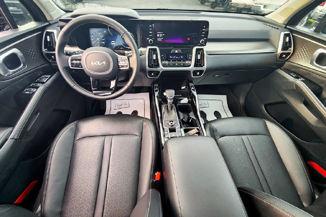 Used 2023 Kia Sorento SX AWD/4WD image 11