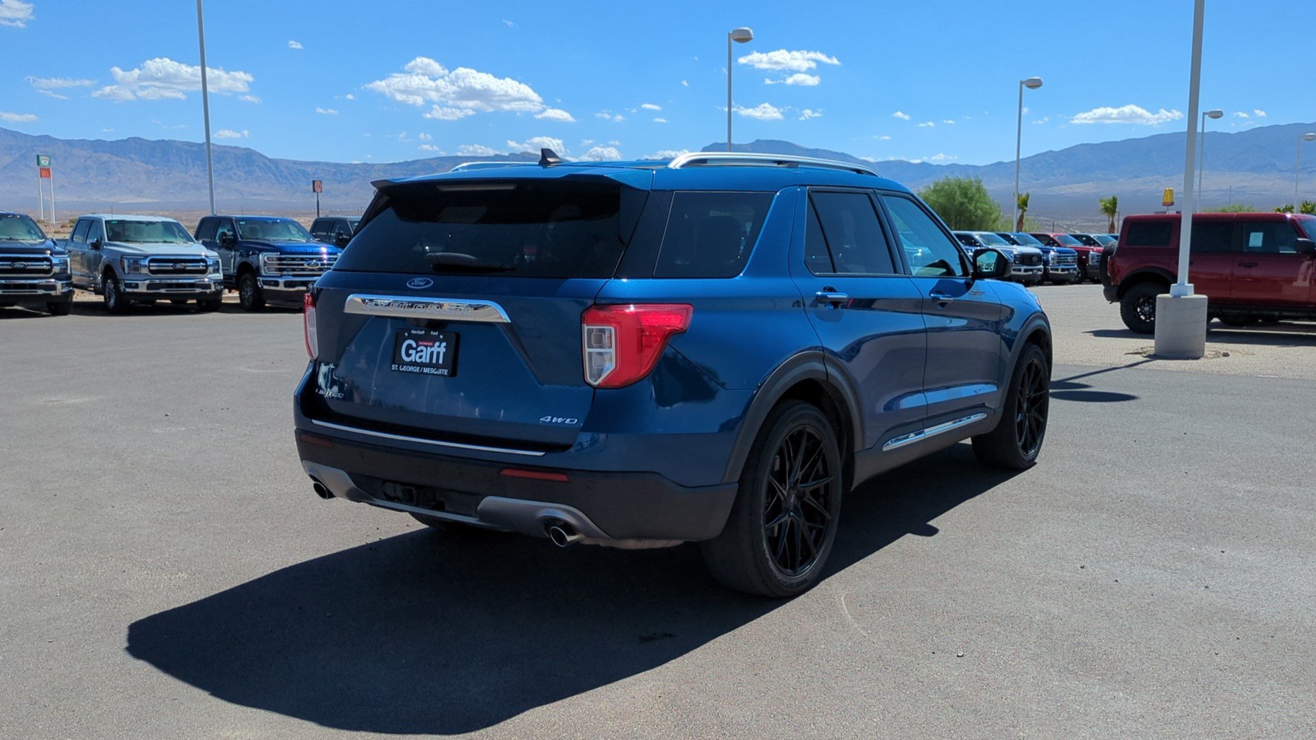 Used 2022 Ford Explorer Limited w/ Class IV Trailer Tow Package AWD/4WD image 3