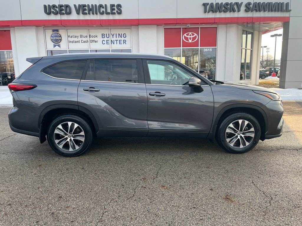 Certified 2023 Toyota Highlander XLE image 7