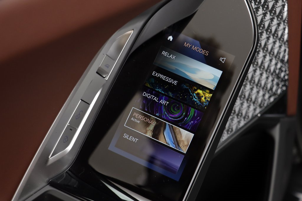 New 2026 BMW 750e xDrive w/ Executive Package image 17