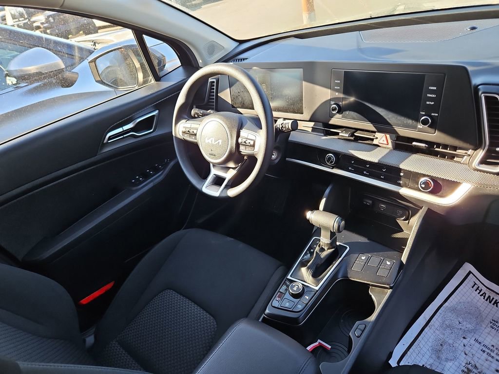 Used 2024 Kia Sportage LX image 9