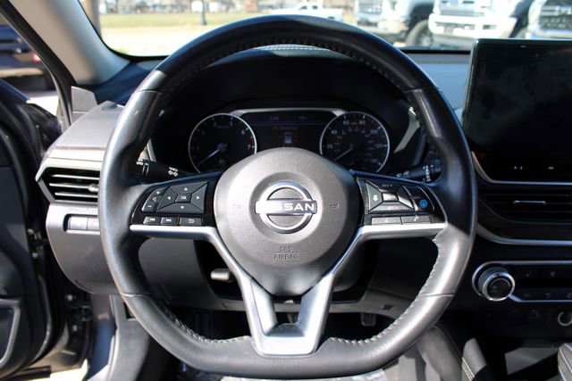 Used 2023 Nissan Altima 2.5 SV w/ SV Premium Package FWD image 18