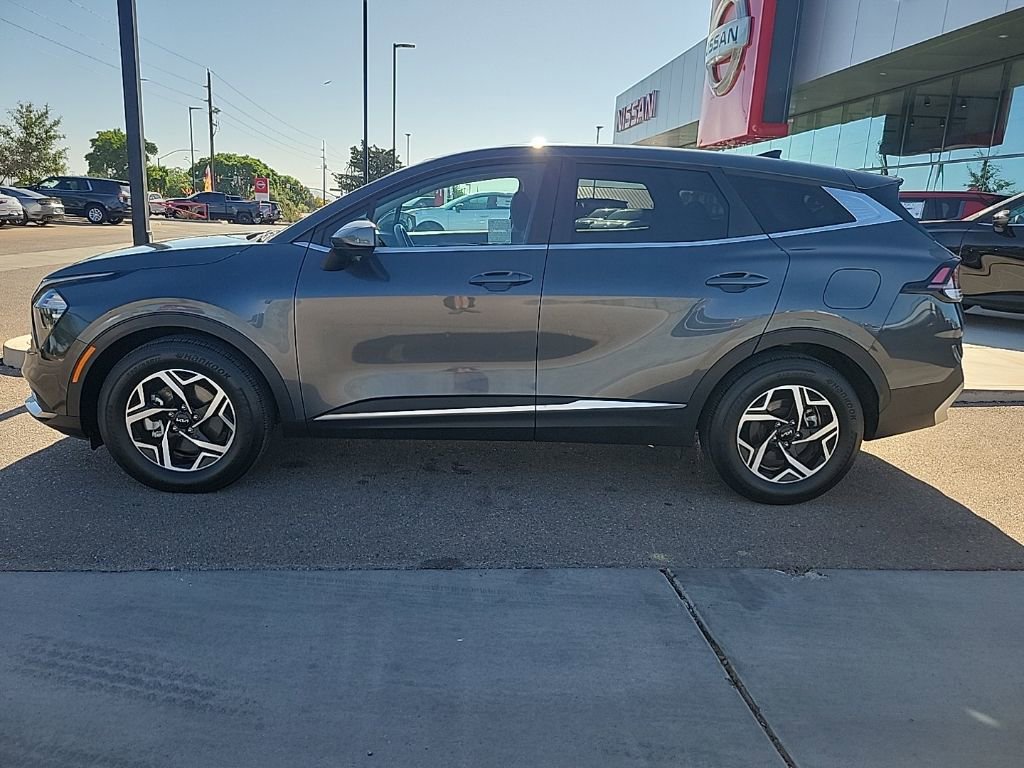 Used 2023 Kia Sportage LX FWD image 4