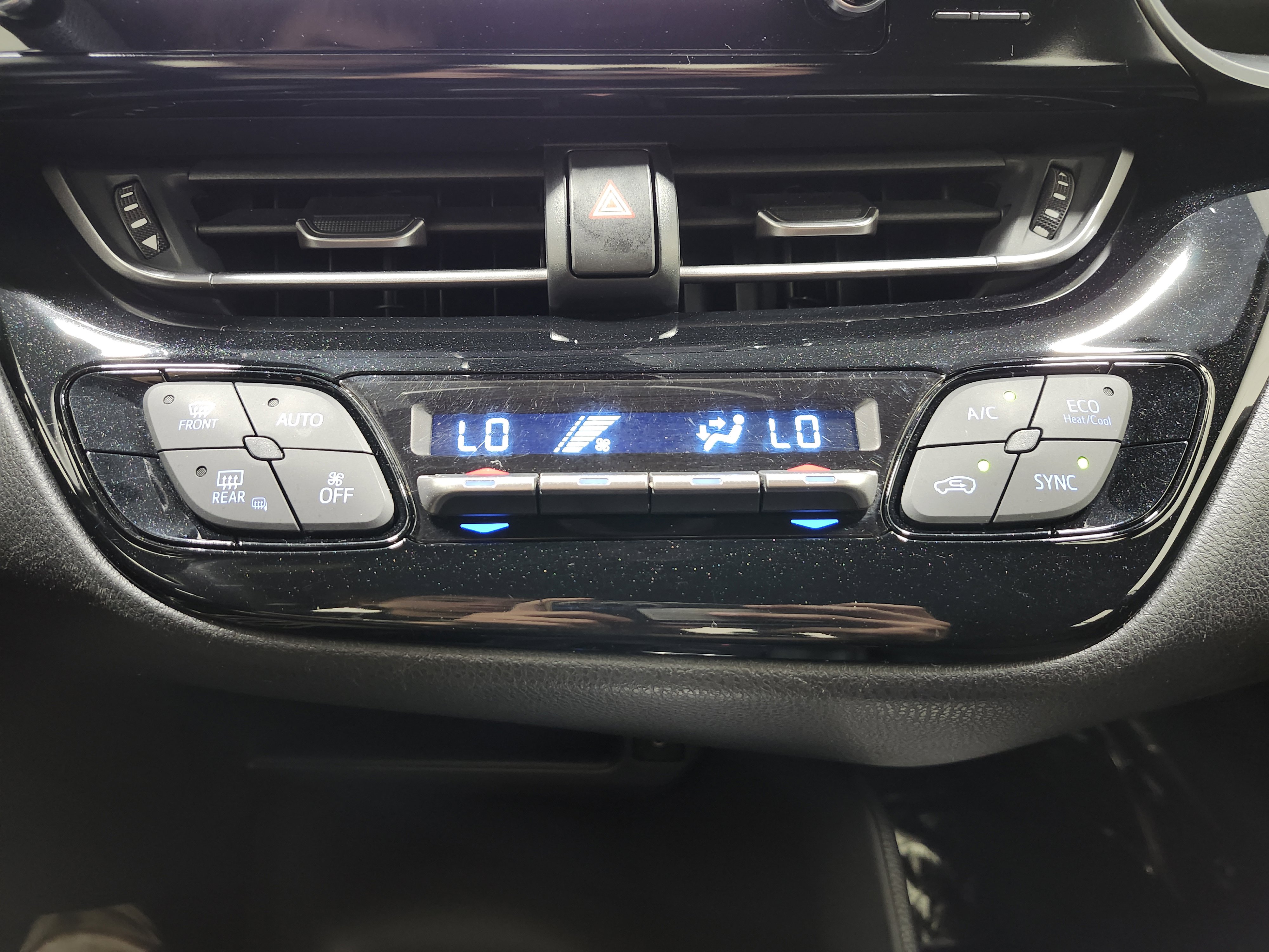 Used 2019 Toyota C-HR LE image 28