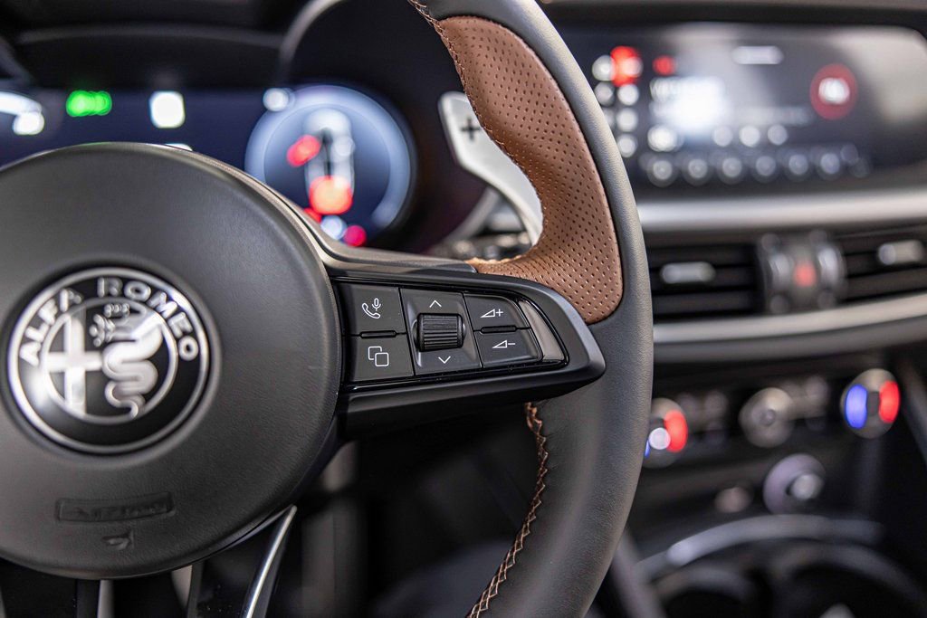 New 2025 Alfa Romeo Stelvio Sprint image 27