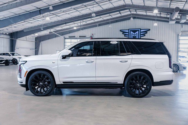 Used 2025 Cadillac Escalade Sport Platinum w/ LPO, ONYX Package image 3